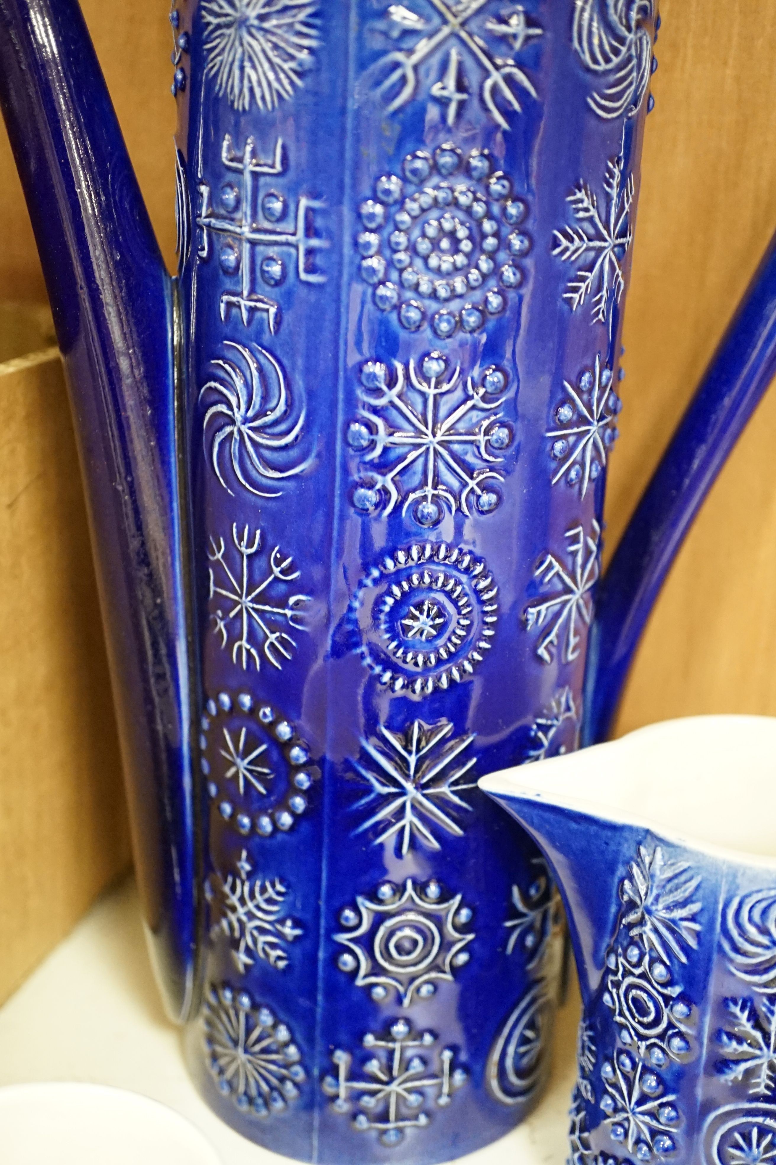 A Portmeirion Totem coffee set, pot 33cm.